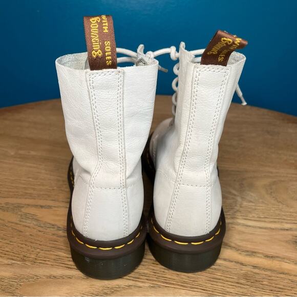 Dr. Martens Women's Pascal Combat Boot Soft Leather 8 Eye Chalk White Size 6 - Picture 3 of 9